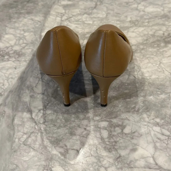 Lord + Taylor Womens Heels Beige Leather Rounded Toe Shoes Sz 6.5 - Picture 5 of 6